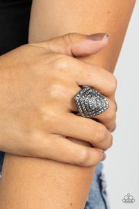 Plead GLITZY - Black Paparazzi Ring