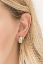 Load image into Gallery viewer, PAPARAZZI VINTAGE VAULT &quot;INCREDIBLY ICONIC&quot; BROWN POST EARRINGS
