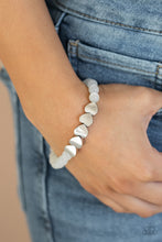 Load image into Gallery viewer, &quot;HEART MELTING GLOW&quot; WHITE BRACELET
