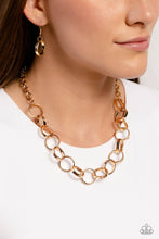 Load image into Gallery viewer, METRO MEDLEY - GOLD CIRCLE SHORT NECKLACE - PAPARAZZI
