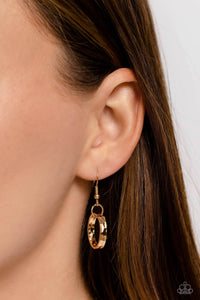METRO MEDLEY - GOLD CIRCLE SHORT NECKLACE - PAPARAZZI