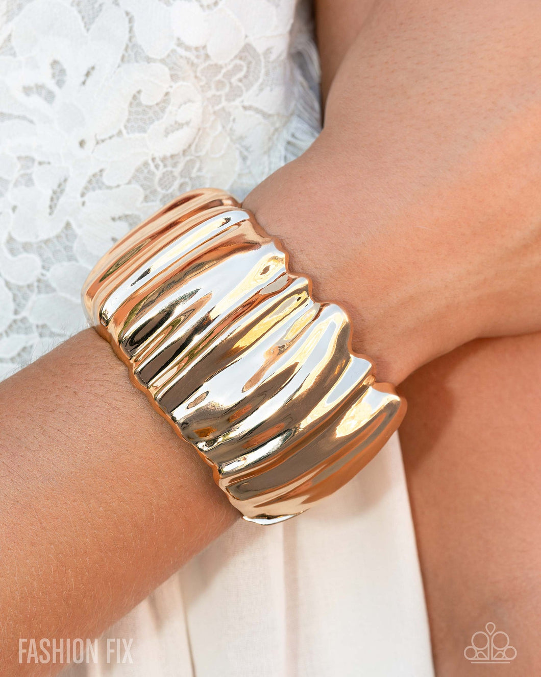 Metro Mural - Gold Wavy Hinge Bracelet - Paparazzi - Fashion Fix September 2025