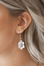 Load image into Gallery viewer, Secret Garden - Silver Floral Pedal Necklace
