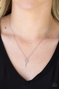 Key Figure- White and Silver Necklace - Barbara Towles Masterson's Store