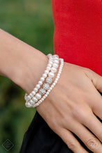 Load image into Gallery viewer, Fiercely 5th Avenue - Complete Trend Blend December 2022 (Upgraded Earrings Not Available)
