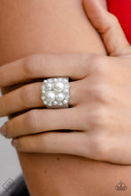 Load image into Gallery viewer, Fiercely 5th Avenue - Complete Trend Blend December 2022 (Upgraded Earrings Not Available)
